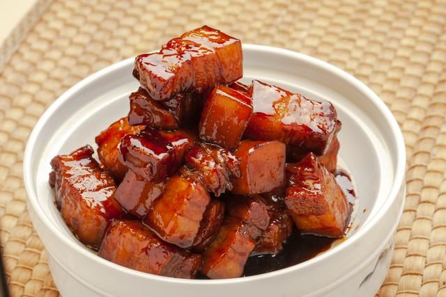 小便是尿酸“征兆”！排尿时出现4种异常，可能尿酸已经升高了