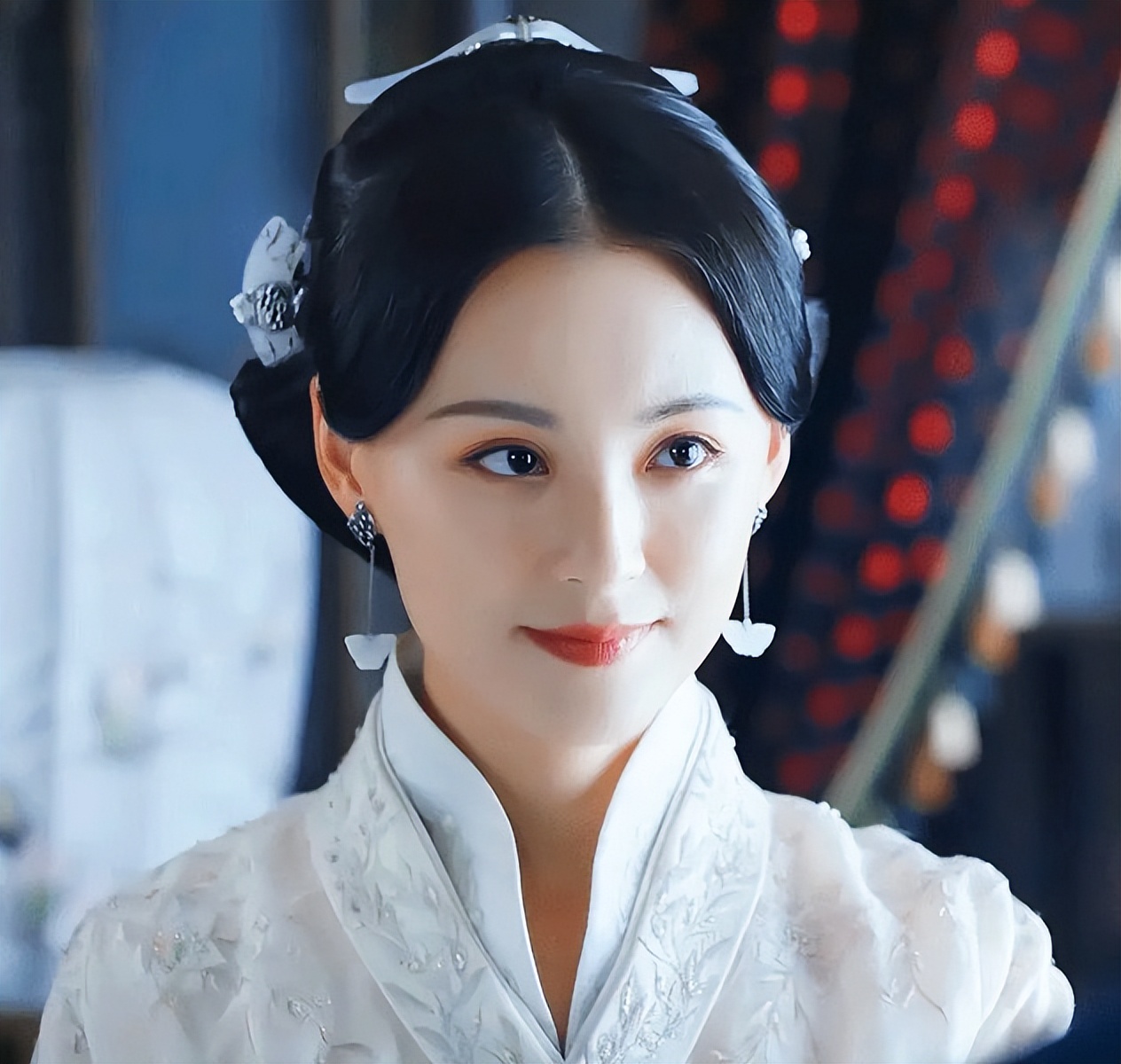 拍戏19年糊了19年,但她的花期是真长!