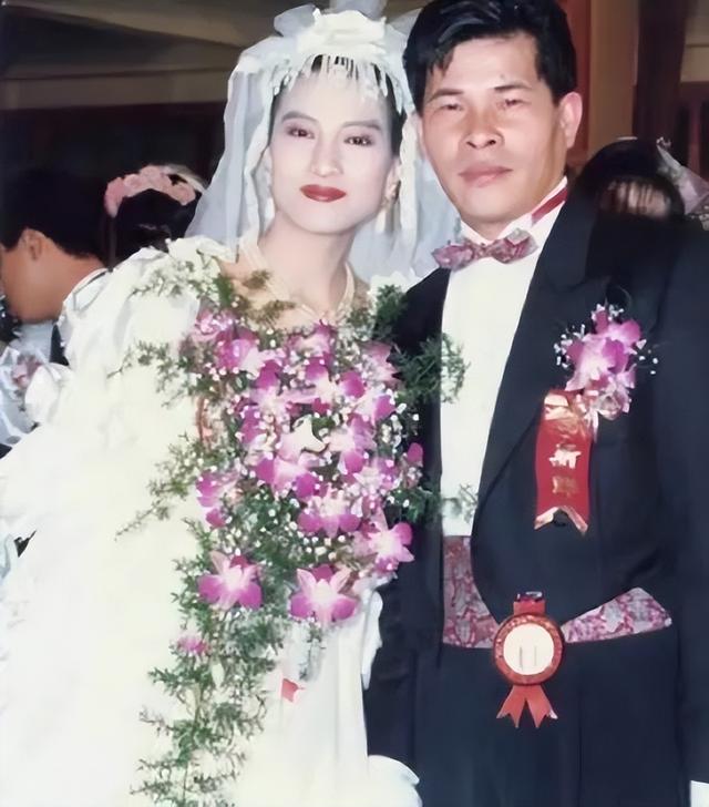 《家有仙妻》30年，四位主演是无人问津，三位龙套配角大红大紫