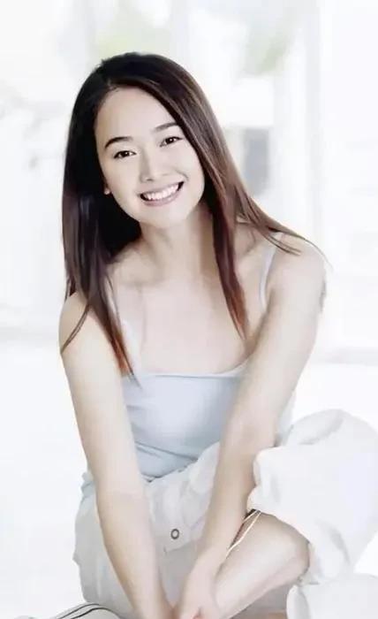 左小青～优雅，苗条，貌美