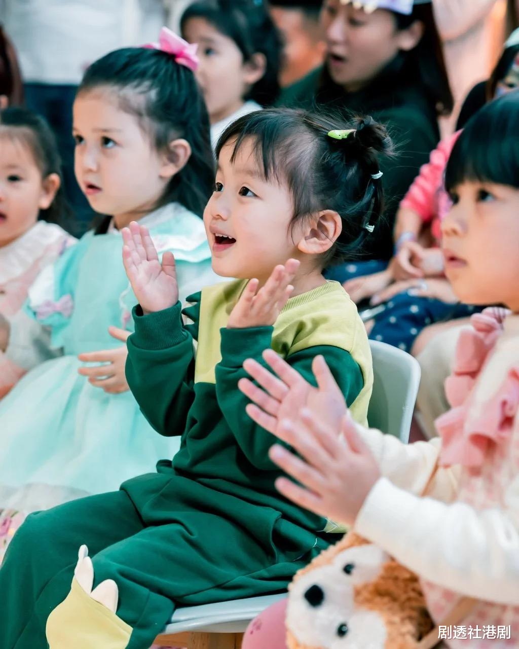 幸福!TVB知名男星为三岁女儿庆生,小家伙完美避开爸爸缺点