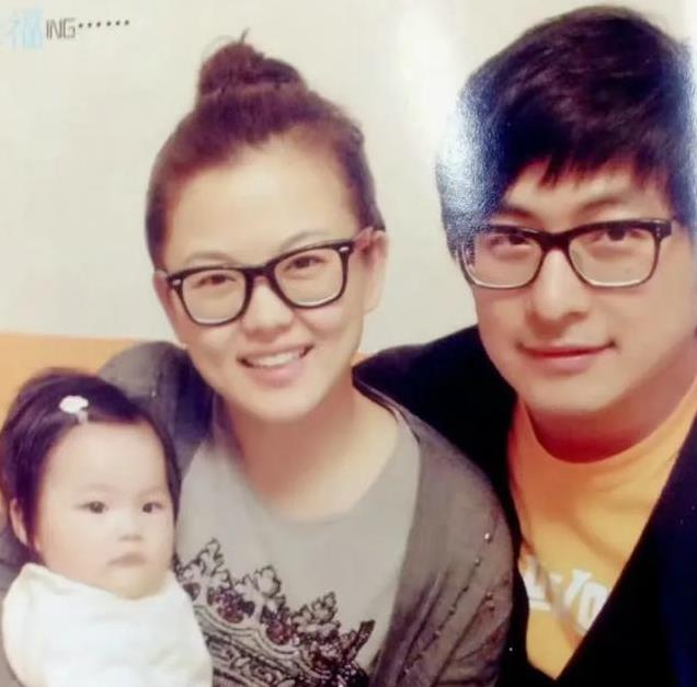 李湘王诗龄逛街被偶遇,母女人手一个爱马仕,俩人全身行头近60万