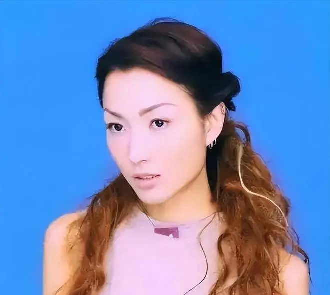 滤镜下是美女,现实中是“女鬼”!这些瘦到病态的明星,真恐怖!