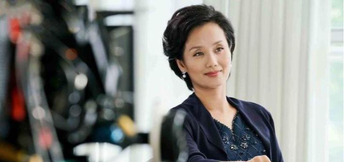 “儿子”是一线明星,女儿是奥运冠军,可58岁的她才算是人生赢家