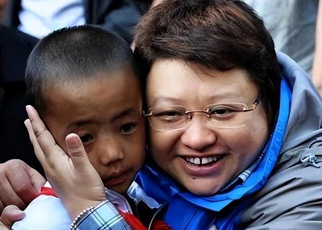 侵吞善款、贪污上亿，韩红被实名举报4年了，何时能有一个道歉