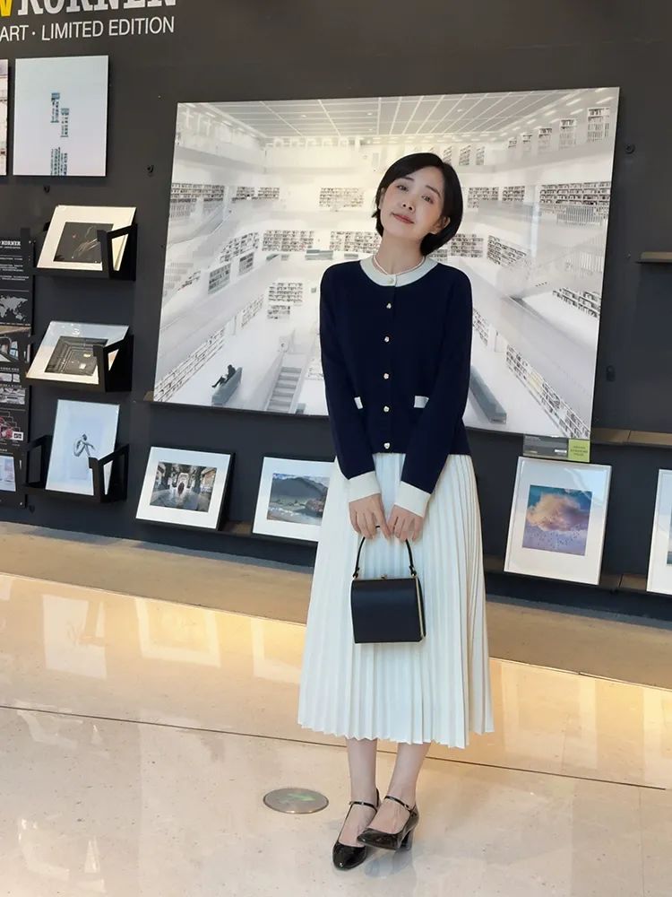 这是我见过最会穿的“短发博主”,时髦又干练