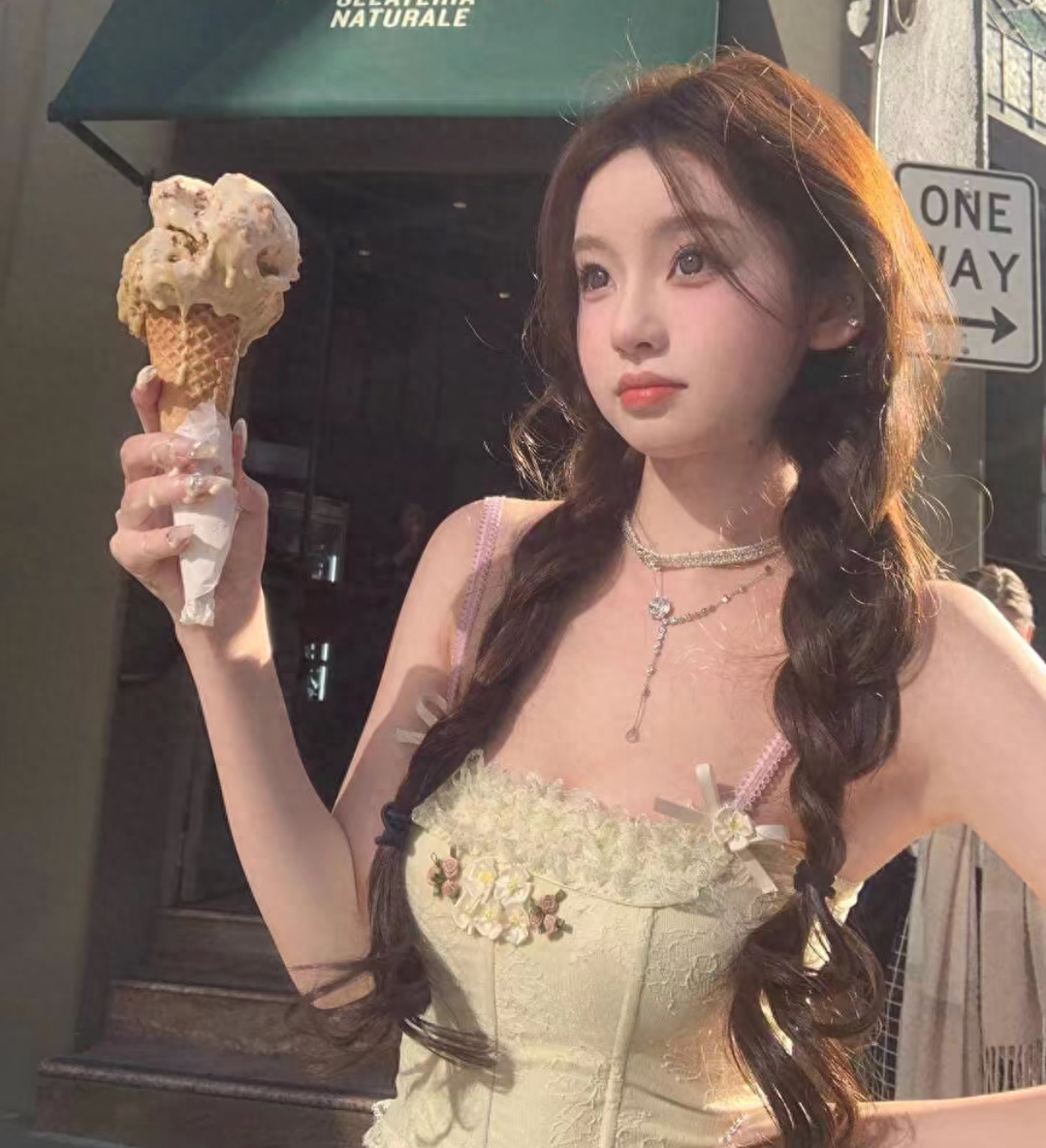 王思聪女友再度发声，网传的事不可能发生，开播几分钟就被封了