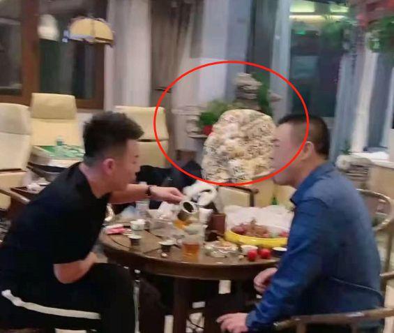 宋小宝豪宅内景罕见曝光,上下三层奢华空旷,屋里摆满盆栽似花园