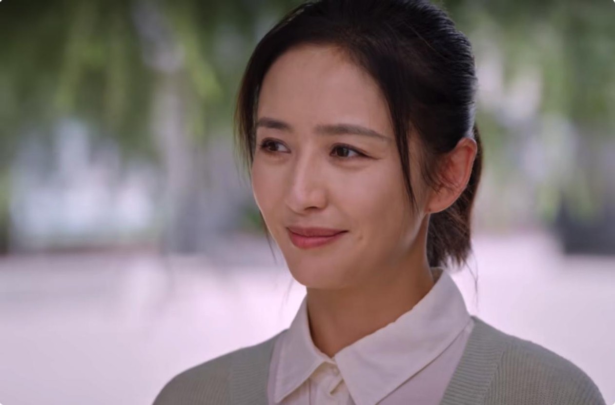 佟丽娅新剧成黑马,开播就冲上飙升榜第一,连刷2集收不住