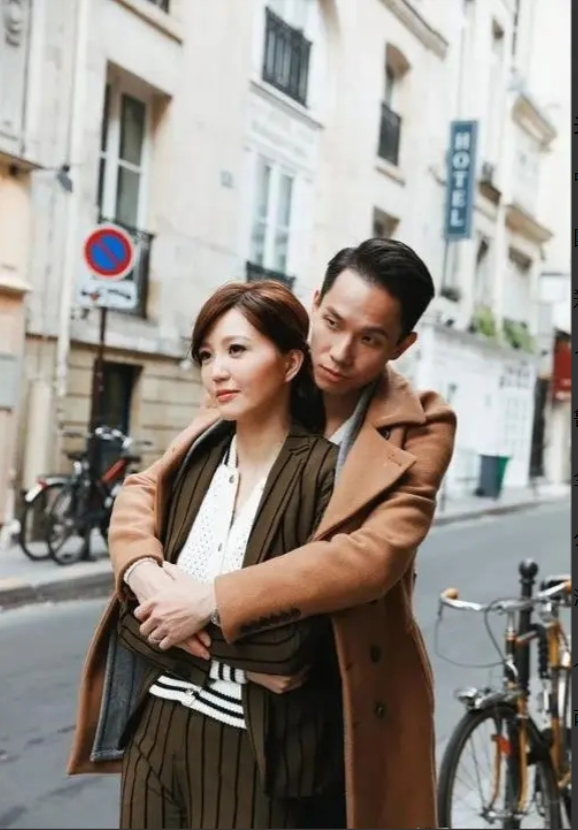 TVB女星吃醋老公接送女员工!公开对峙聊天记录,做好离婚准备