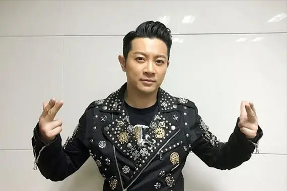 被孙楠“抢走”人生后，转身投入富婆怀抱17年，如今他过得怎样？