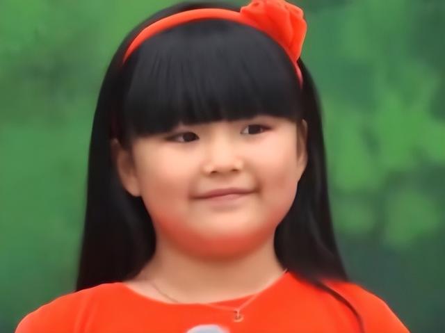 李湘晒王岳伦远赴英国陪女儿，900万豪车考驾照，王诗龄坐姿豪迈