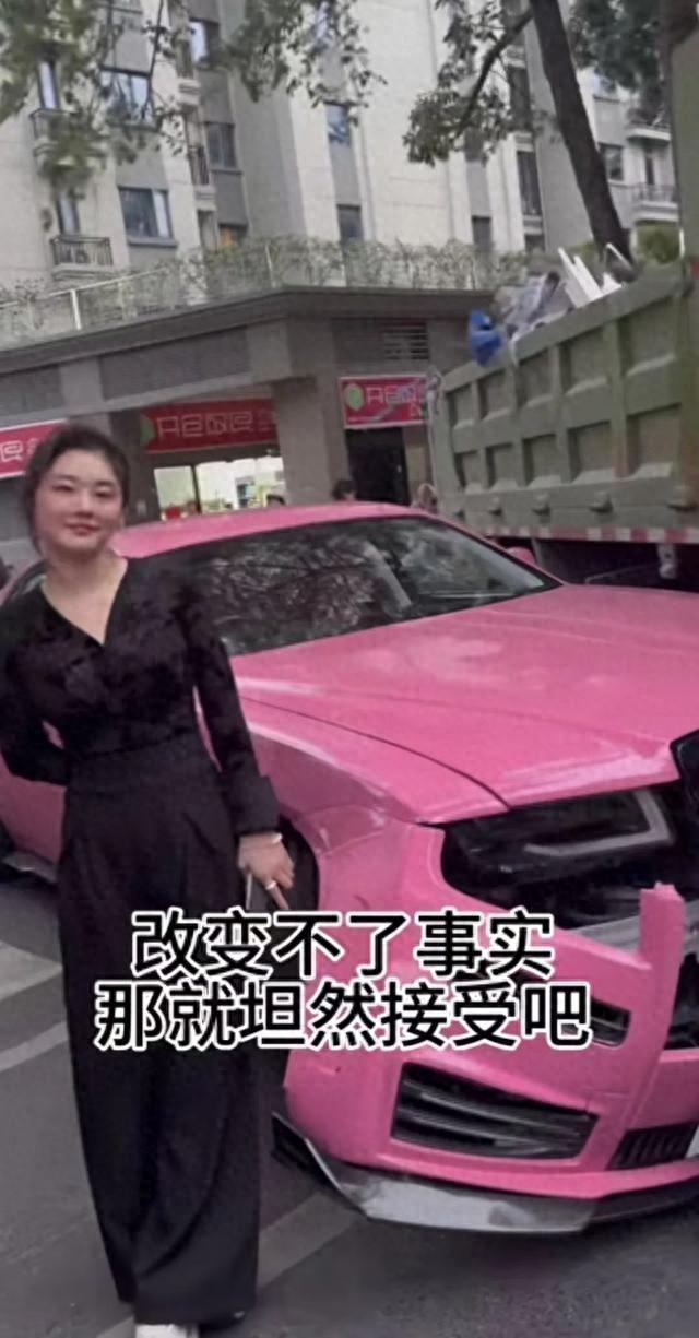 劳斯莱斯车祸后，司机女车主双遭网暴，剧情何反转？暂不再开直播