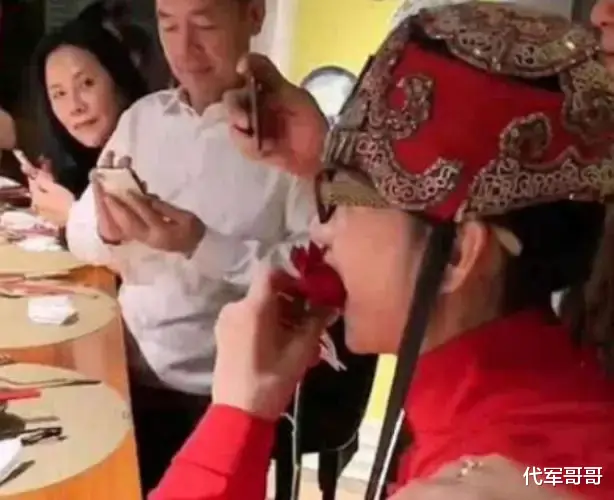 65岁的杨丽萍，终于为自己的“丁克”付出了代价