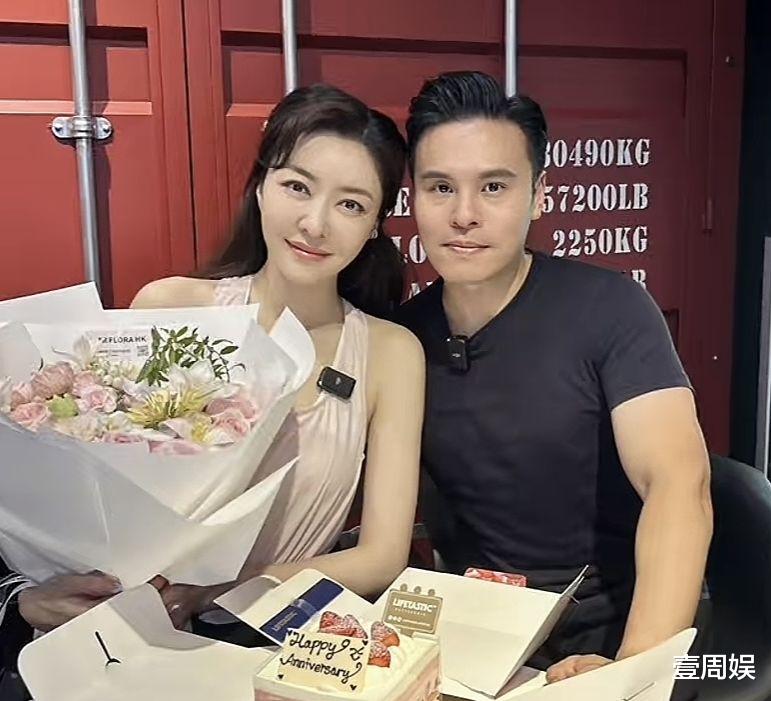 熊黛林结婚8周年，带老公去拳馆打拳击，网友：还好没嫁给郭富城