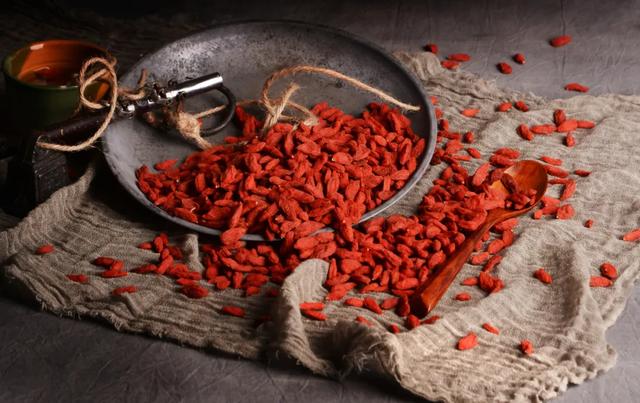 它是“仙人余粮”，上养肺，中养脾，下养肾，还补五劳七伤！