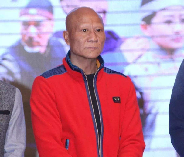 林志颖“生父”、李连杰“死对头”，17岁中毒毁容，如今怎样了?