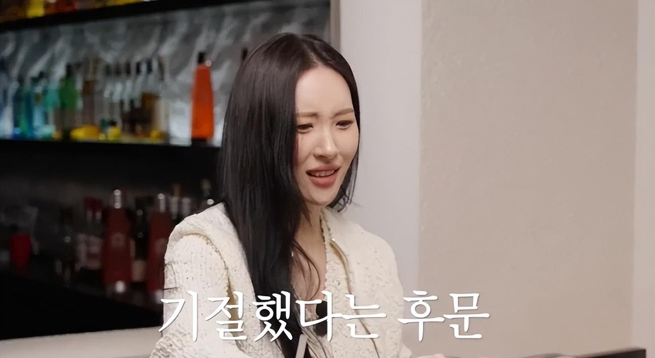 韩国明星|韩国知名女星透露，综艺节目上喝多了，回家时躺门口30分钟