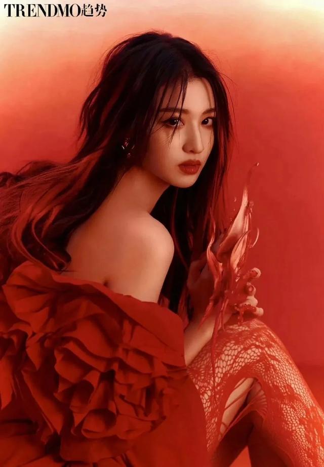 25岁王楚然，略带疏离的冷感千金风