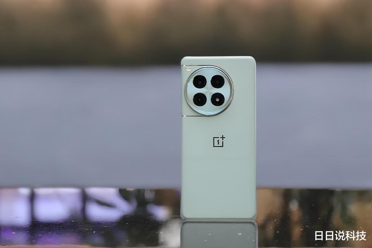 OPPO一降再降,从3799元跌至2599元,骁龙8Gen3+6100mAh