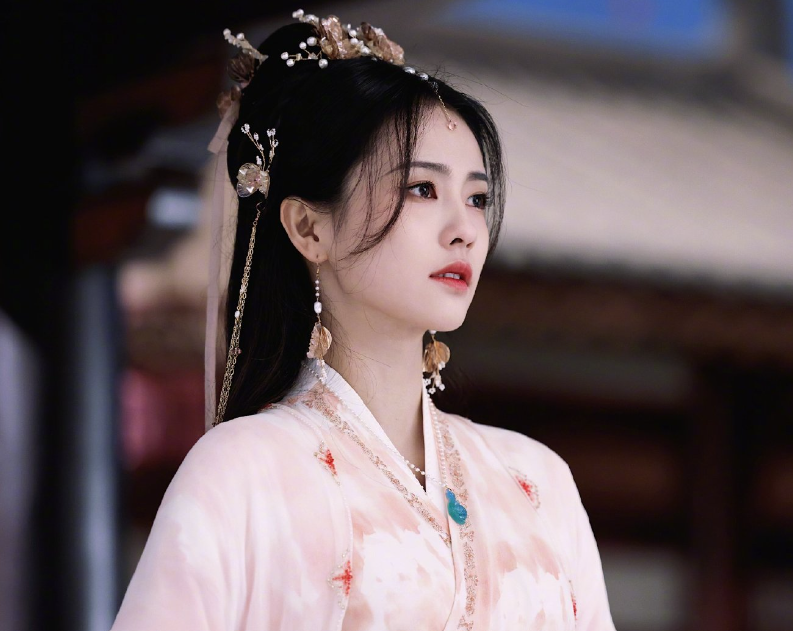 本以为是烂剧，上线就拿下8.1分，古装大剧《流光引》爆火了