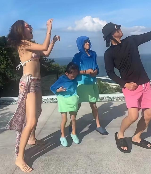 陈小春一家开心庆七夕,41岁应采儿罕穿比基尼,肚子有肉感超真实