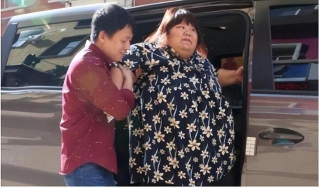 校花婚后被喂到330斤，生育困难，丈夫：不准她减肥 怕被别人抢走