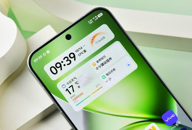 纤薄小直屏+5700mAh+无线充电，IP69防水+三主摄，vivo这次良心