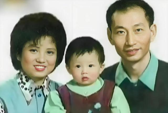 她是“正营级军衔”,没毕业就拿影后,交往7任顶流男友至今未婚