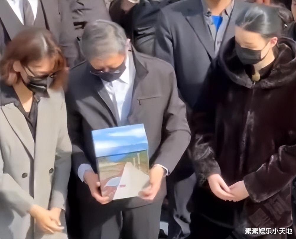 琼瑶离世20天皇冠集团终发声：没有道歉，但尊重琼瑶女士的选择