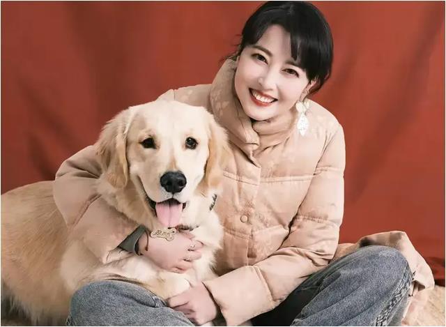 周海媚北京建筑师男友遭曝光!姐弟恋引人关注,爱她但善妒