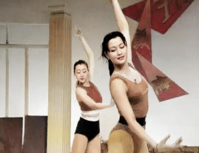 2001年，41岁健美皇后马华突然去世：死前身上出现了大片红紫瘢痕