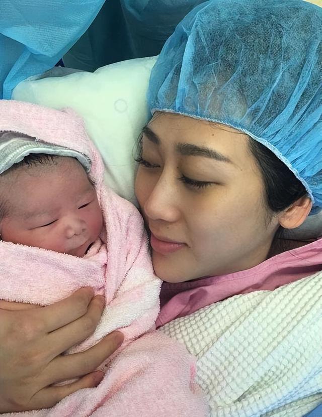 5年剖4胎从不坐月子,被丈夫评“只会生娃”,如今38岁她老的像68