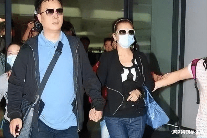 魏启颖：女儿赵薇被封杀后，儿子离婚被前妻分5.2亿，丈夫也去世