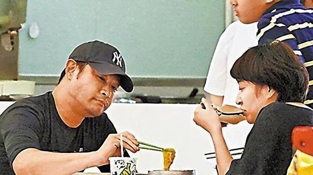 “牵手门”多年后,当年哭着说“我是受害者”的黄维德,如何了?