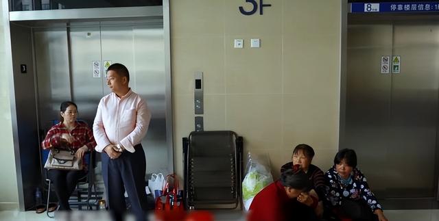 回顾：19岁女孩心脏手术做一半，医生却突然手抽筋，后来怎样了