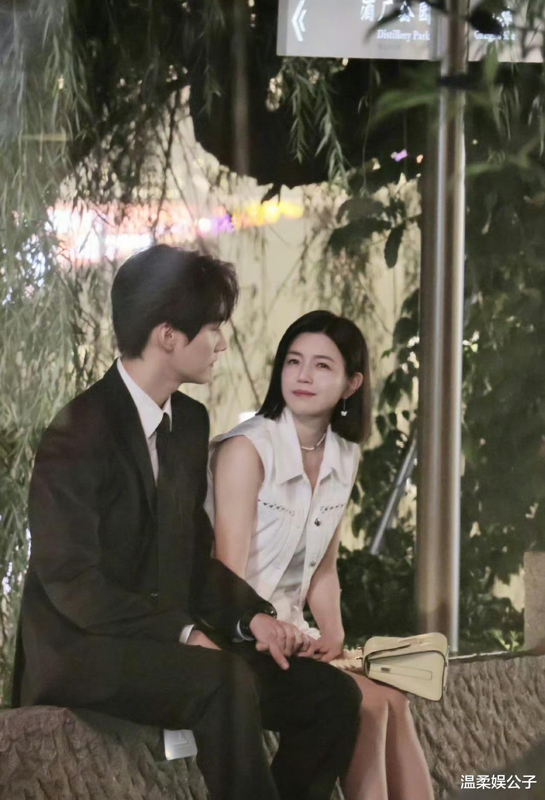 看了41岁陈妍希和36岁陈晓的状态,我发现:他俩真的一点也不搭