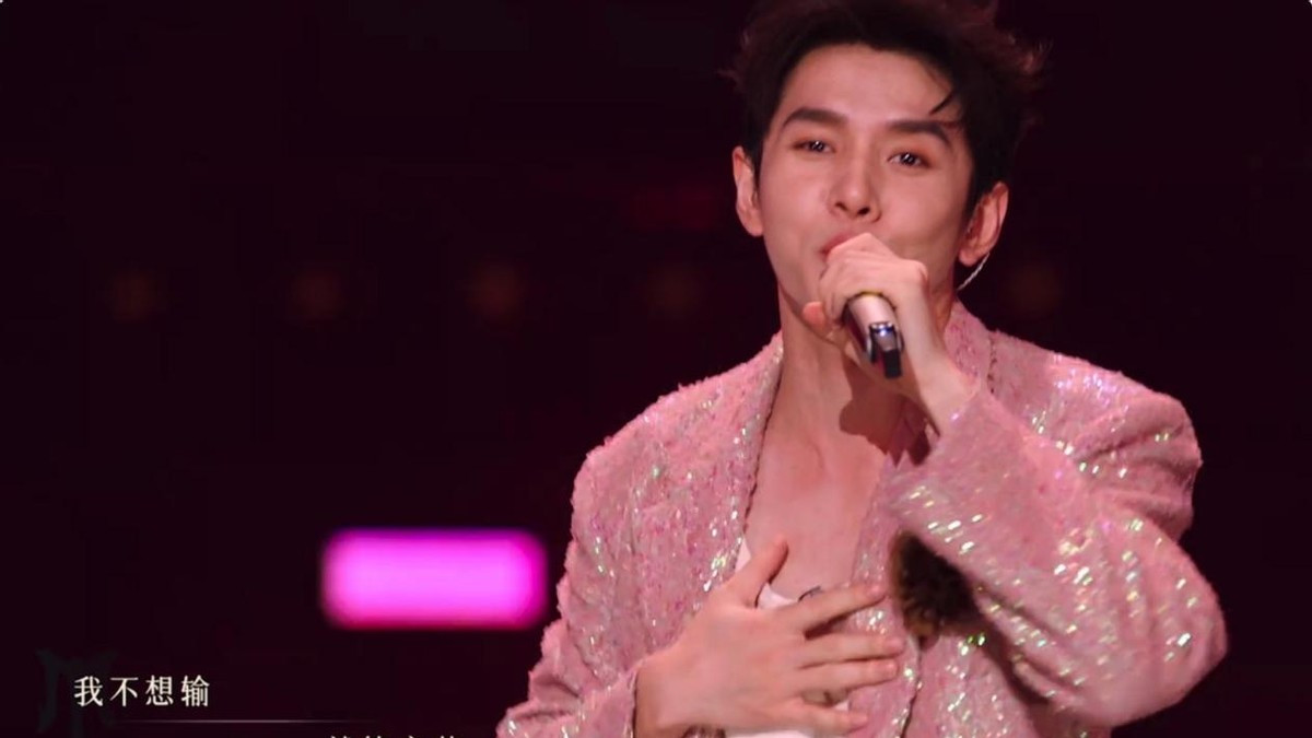 皮肤粗糙、脸上坑坑洼洼，《披哥4》李佳琦的生图暴露人间真实