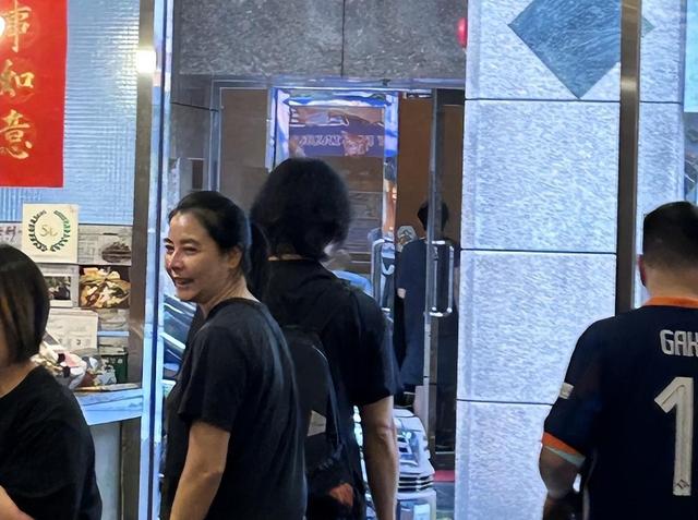 郑伊健首谈跟蒙嘉慧分居，否认移民日本，称国外天气恶劣要小心