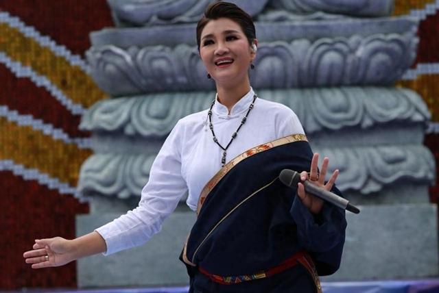 在4年前，被刀郎告上法庭后退出歌坛的降央卓玛，如今状况如何