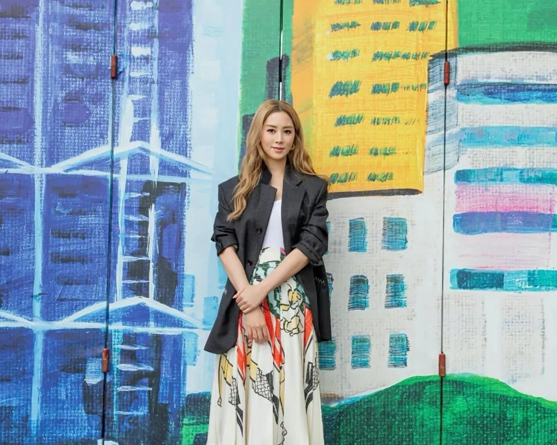 “千亿儿媳”徐子淇近照曝光，为婆家项目做宣传，颜值身材在线