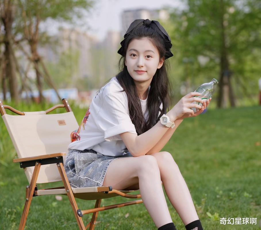 裴佳欣：童星蜕变，少女初长成