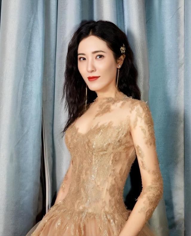 从机修工到平民影帝，和曾黎分手后又娶韩国美女，他有何魅力？