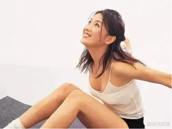 TVB前知名女星近照被网友怀疑怀孕,自曝单身超十年,如今内地带货风声水起