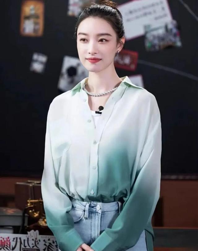倪妮的松弛感,落落大方,穿衣品味也不俗