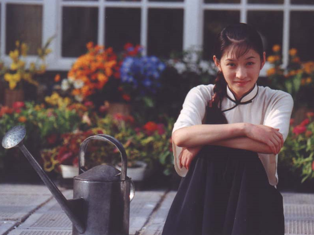 事实证明,47岁的“大号水蜜桃”李小冉,已经走上了另一条道路!