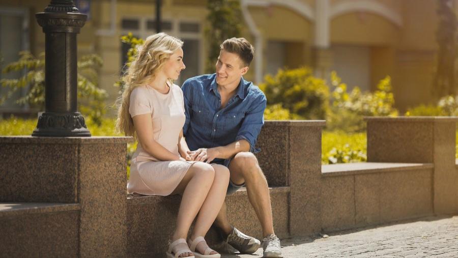 夫妻吵架，妻子随口说的一句话，让丈夫起了疑心，结果让他更加崩溃