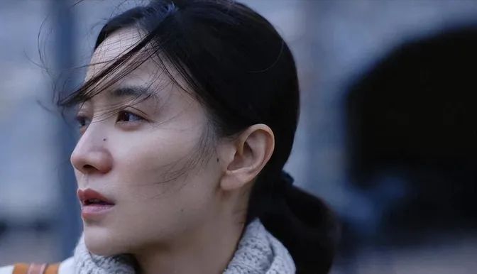 事实证明，情史混乱的小宋佳，早已走上了另一条大道