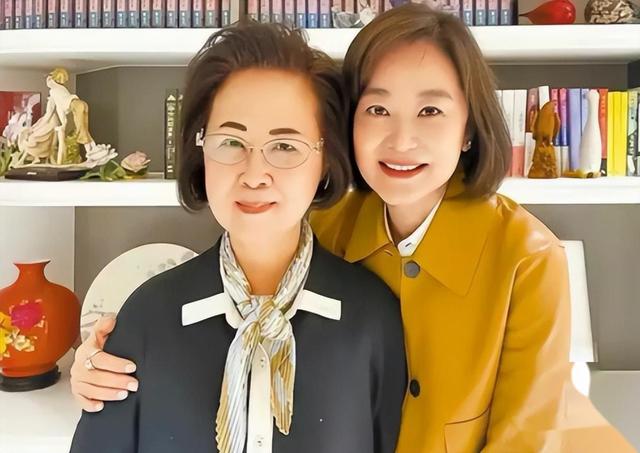 琼瑶的“回旋镖”,终于在她花葬丈夫的时候,扎到了她自己身上