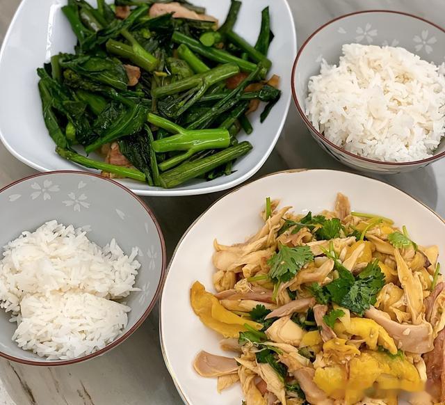 女子晒离婚后和闺女的伙食，引起热议，网友：没有对比就没有伤害